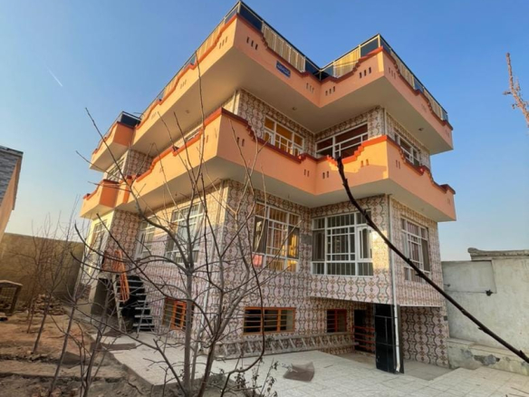 Eight-room house for sale urgently in District 7