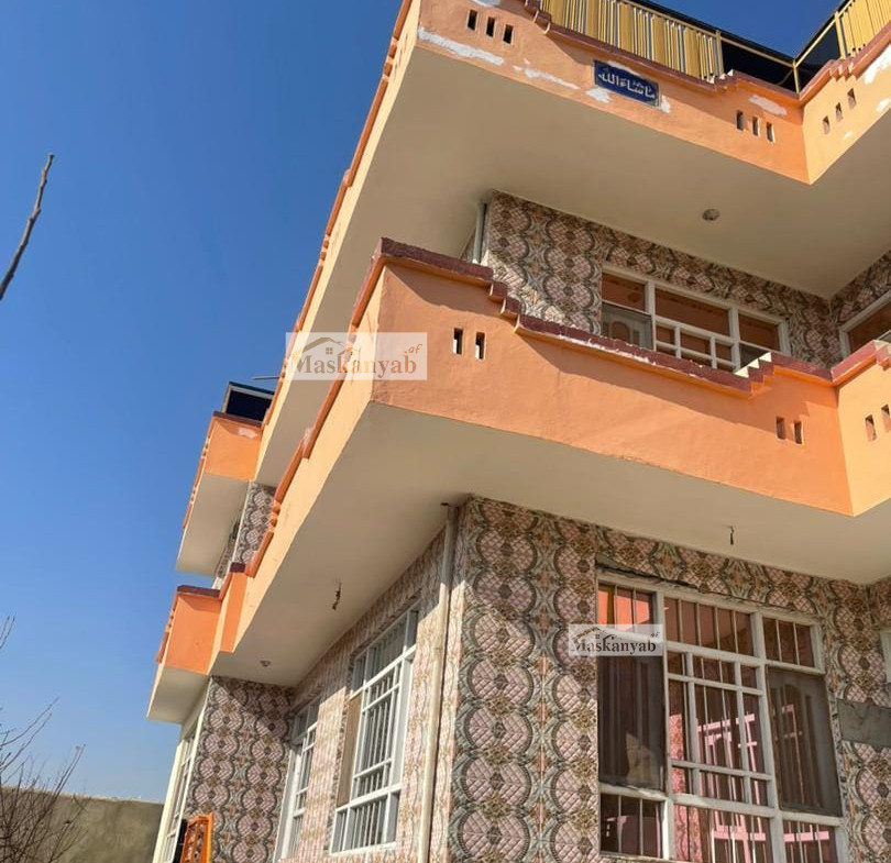 Eight-room house for sale urgently in District 7