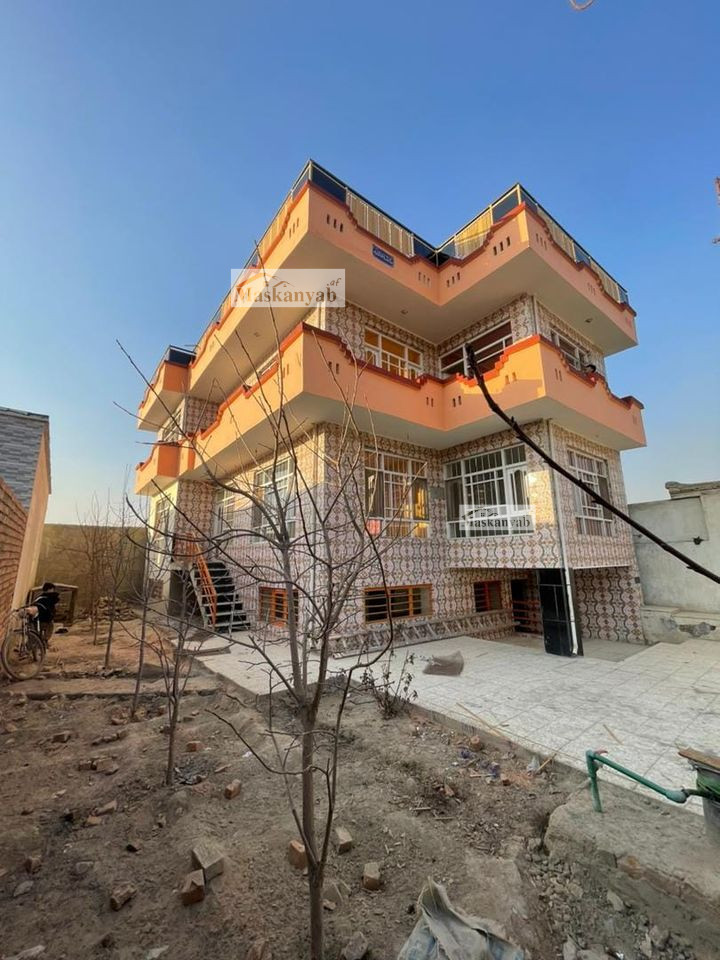 Eight-room house for sale urgently in District 7