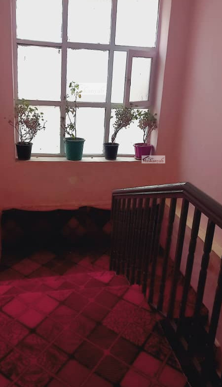 Seven-room house for sale between old Taimani and Traffic Square