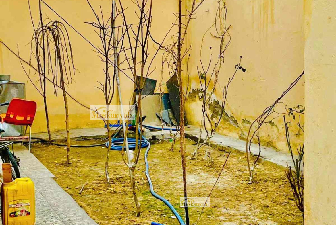 Seven-room house for sale in Old Taimani Square