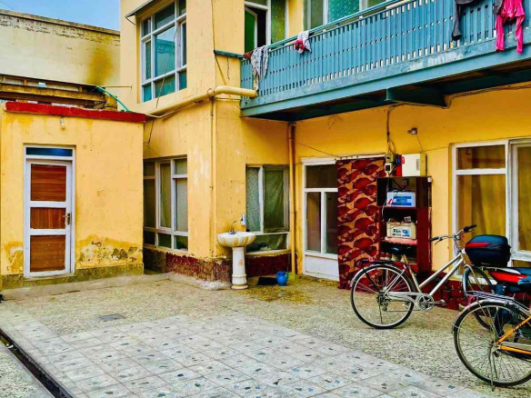 Seven-room house for sale in Old Taimani Square