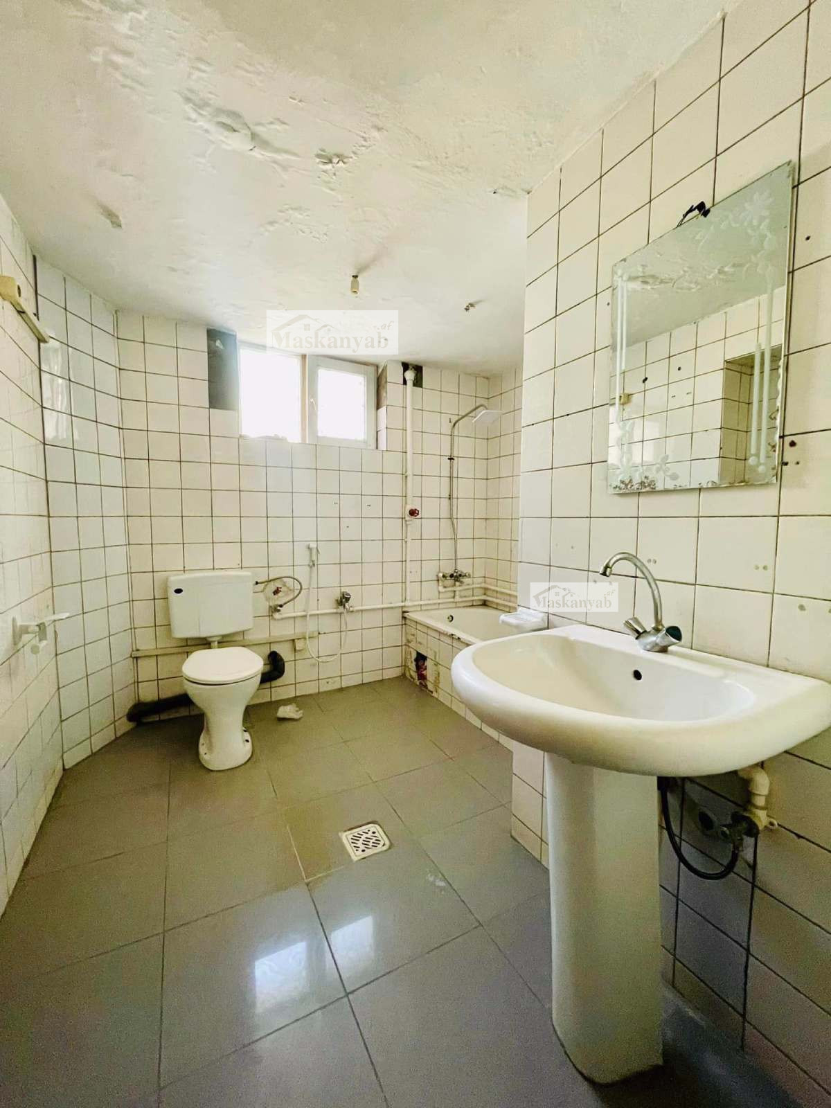 Six-room house for rent in Shahr-e New