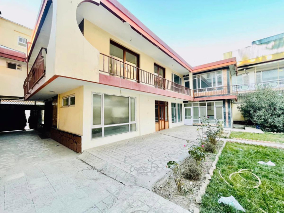Six-room house for rent in Shahr-e New