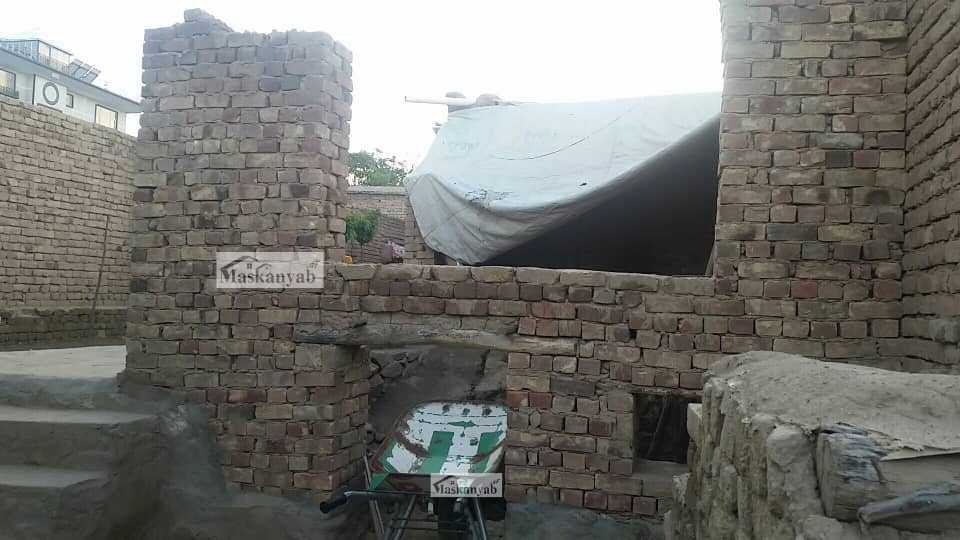 Three-room house for sale in Hussain Kot Town