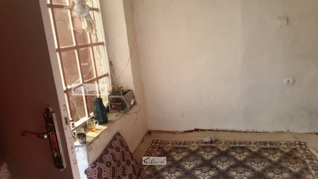 Three-room house for sale in Hussain Kot Town