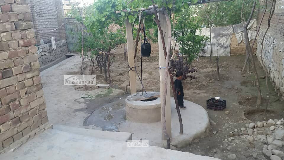 Three-room house for sale in Hussain Kot Town
