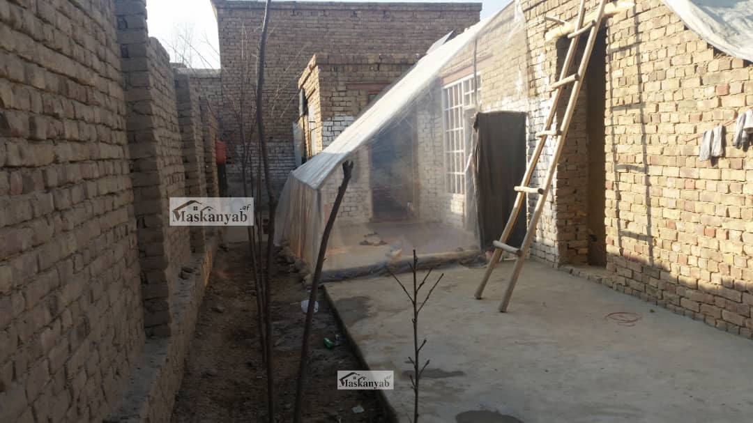 Three-room house for sale in Hussain Kot Town