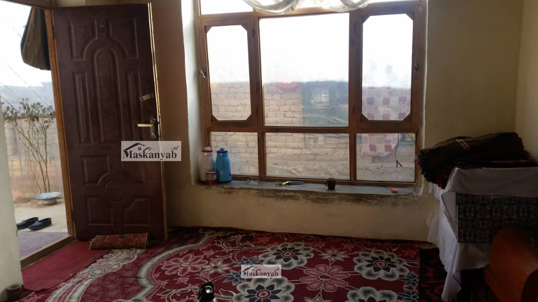 Three-room house for sale in Hussain Kot Town
