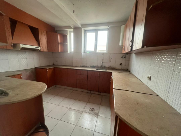Four-room apartment for rent on 4th Street in Taimani