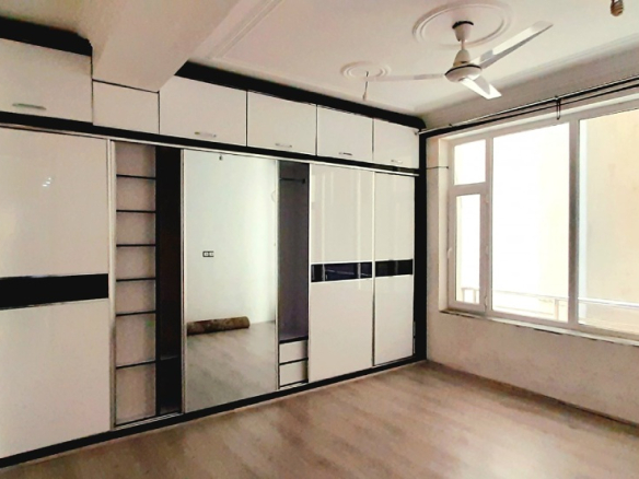 Three-room apartment for rent at Salim Karawan