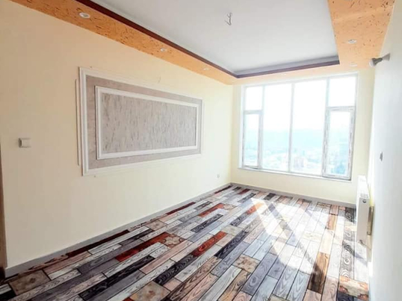 Three-room apartment for sale in Taimani