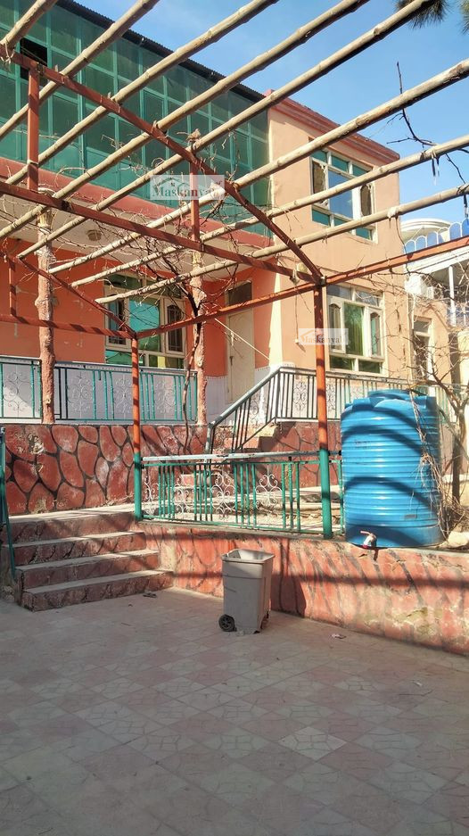 Eight-room house for mortgage in Karte New