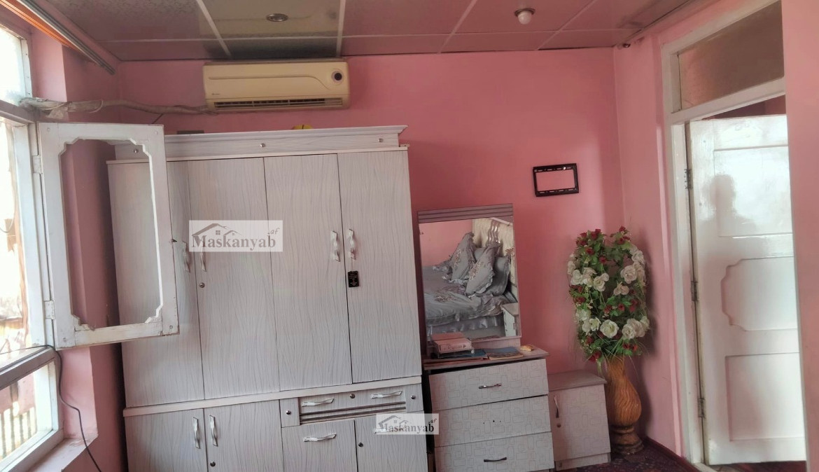Eight-room house for mortgage in Karte New