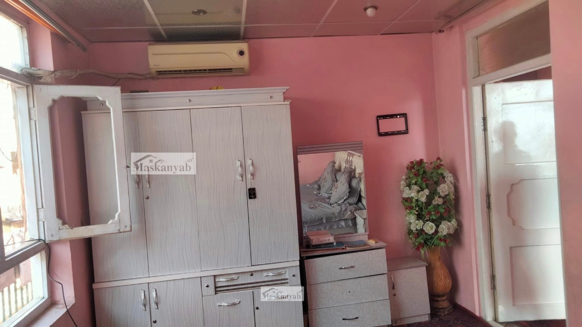 Eight-room house for mortgage in Karte New