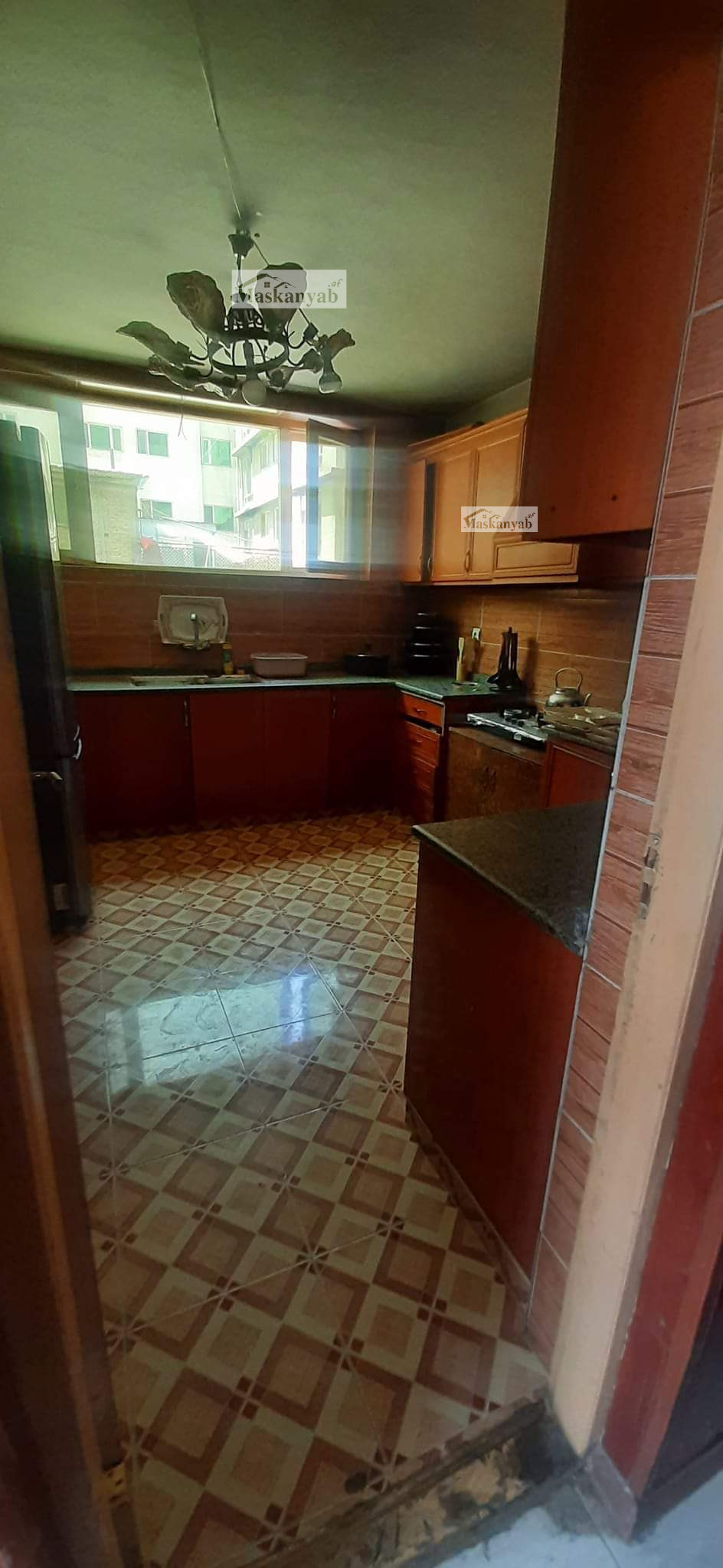Three-and-half-floor house for rent in Taimani Project