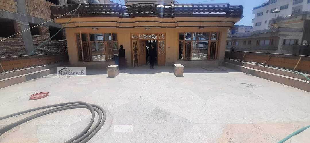 Three-and-half-floor house for rent in Taimani Project
