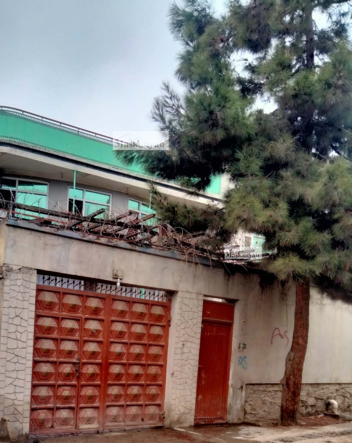 Three-floor house for sale in Karte New, Sarak New