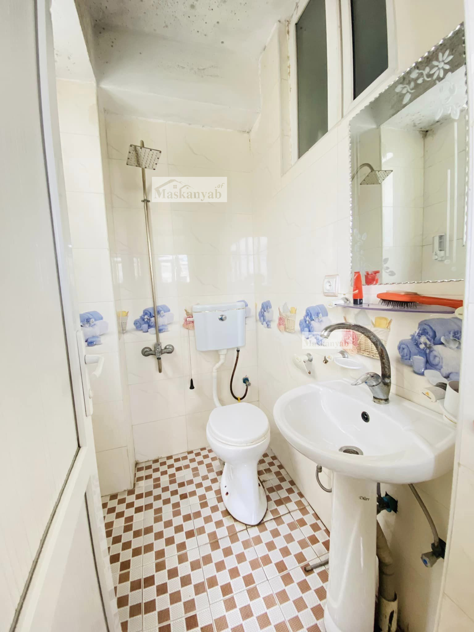 Three-room apartment for sale urgently in Kabul