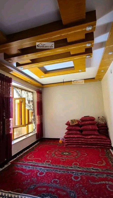 House for sale between Asp ha Square and Sara-e Shamali
