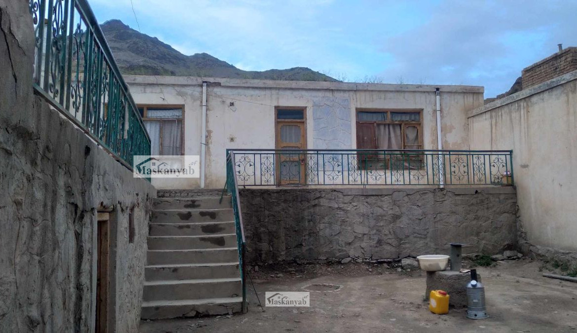 Five-room house for sale urgently in District 7