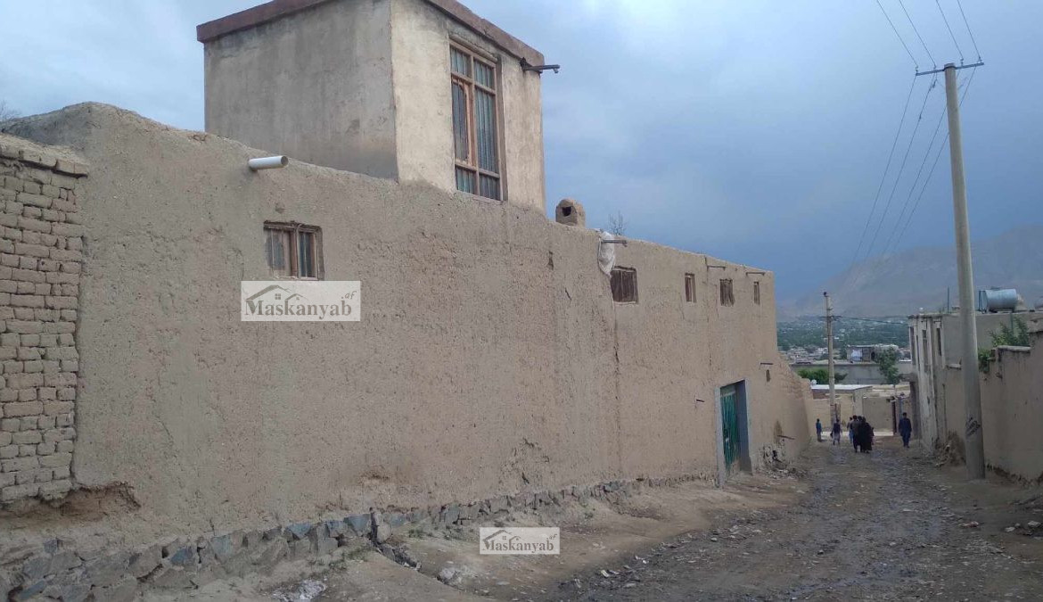 Five-room house for sale urgently in District 7