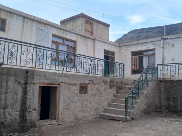 Five-room house for sale urgently in District 7
