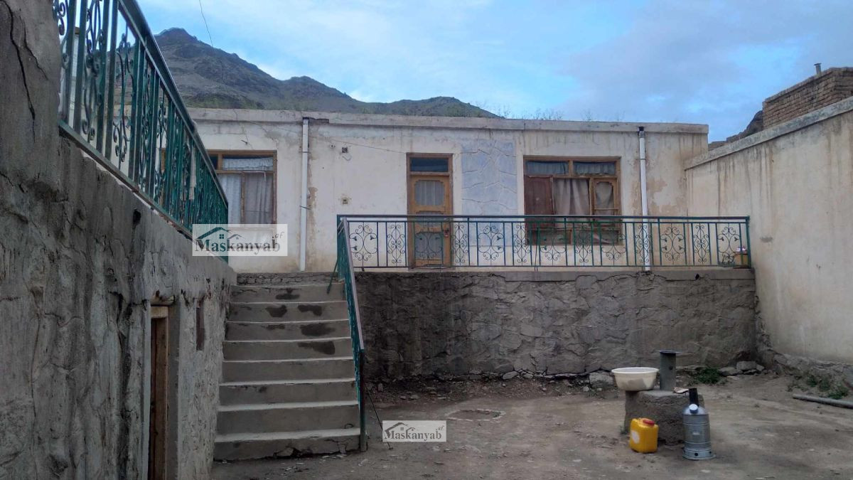 Five-room house for sale urgently in District 7