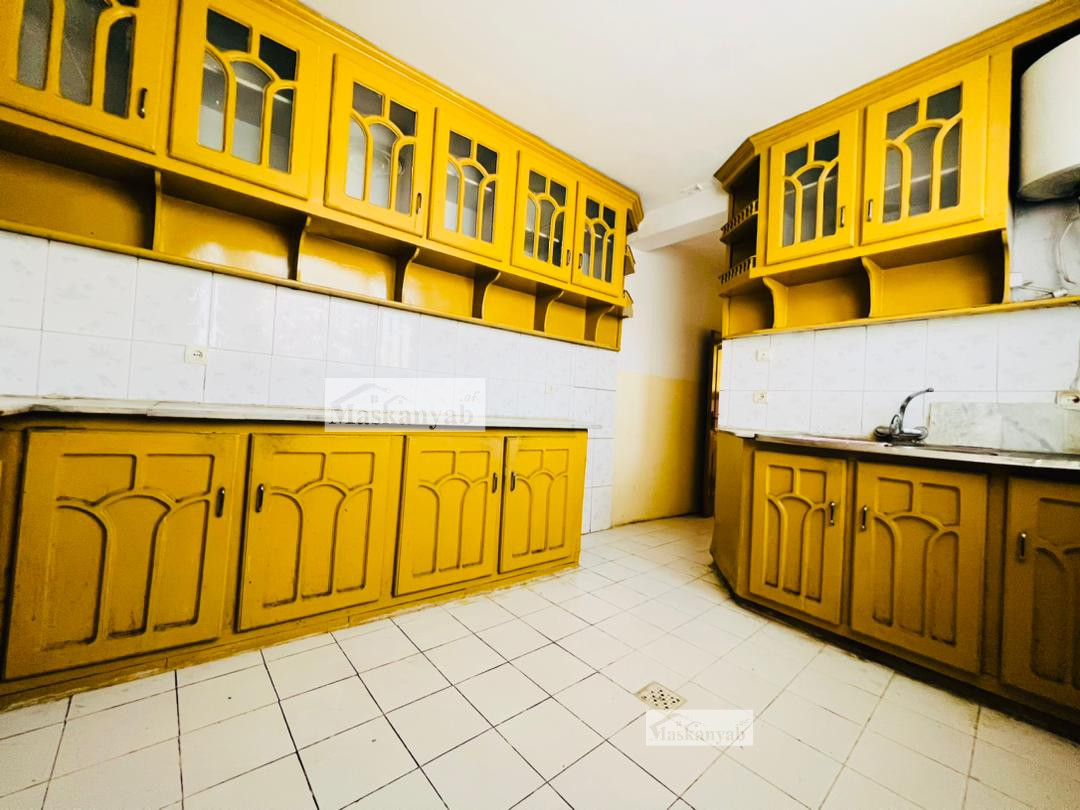 Four-floor house for rent in Old Taimani