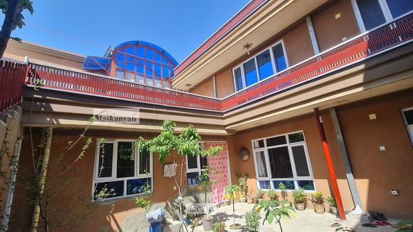 Seven-room house for sale in Karte New
