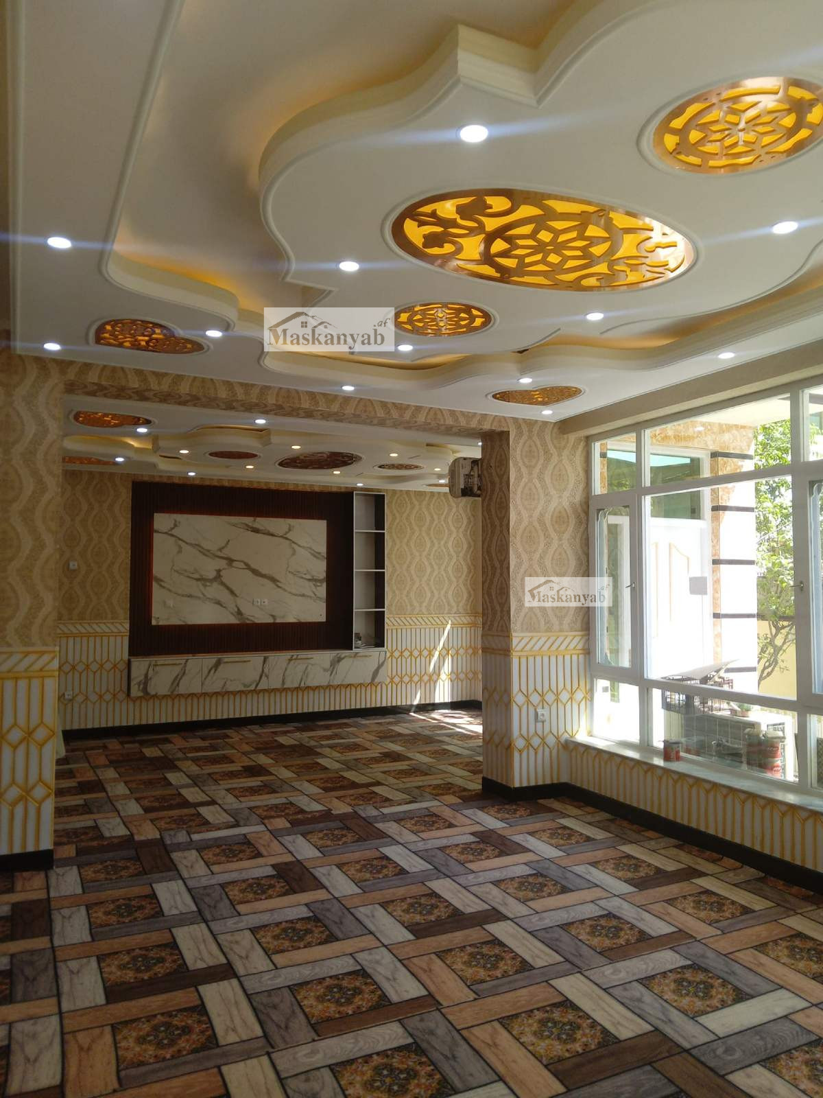 Three-and-half-floor house for sale in Traffic Square