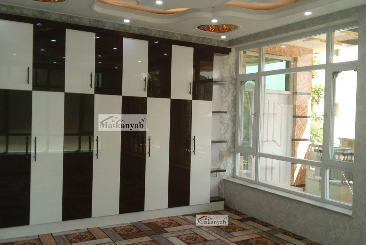 Three-and-half-floor house for sale in Traffic Square