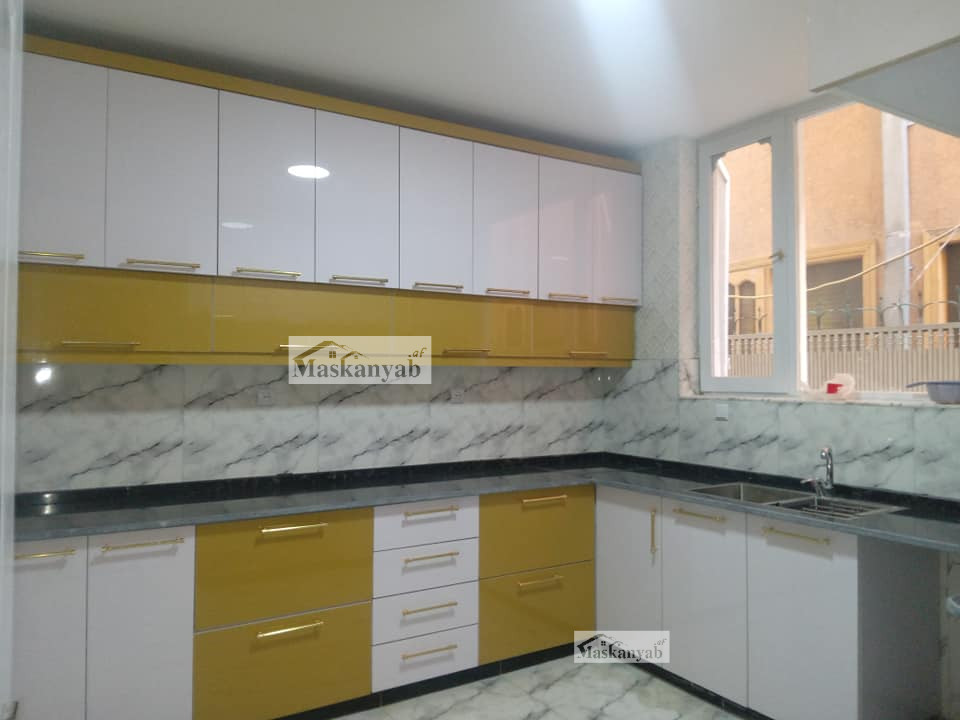 Three-and-half-floor house for sale in Traffic Square