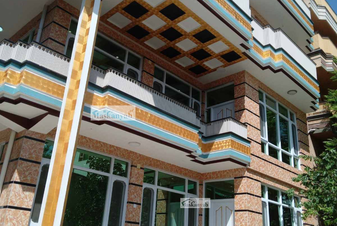 Three-and-half-floor house for sale in Traffic Square