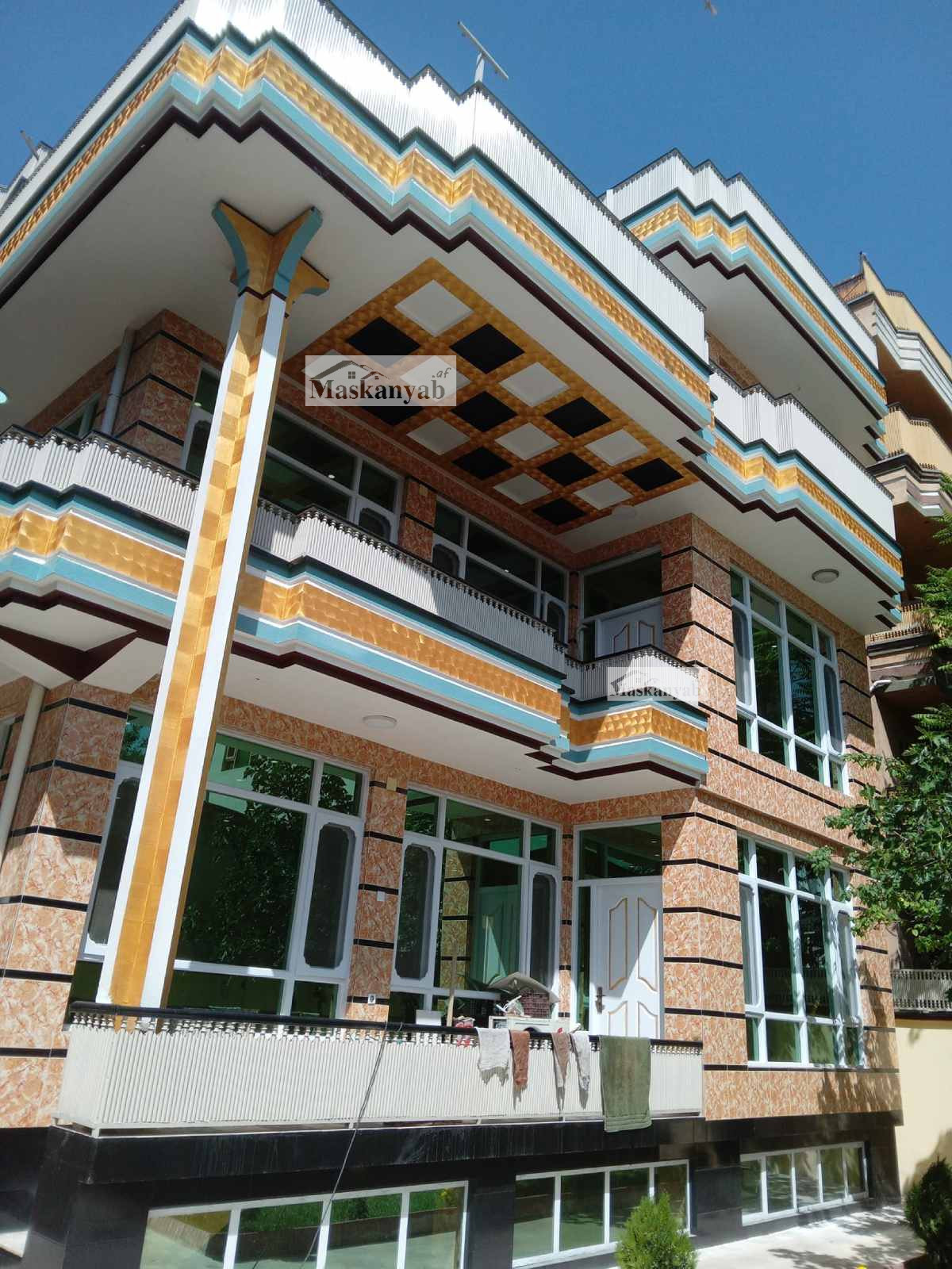 Three-and-half-floor house for sale in Traffic Square