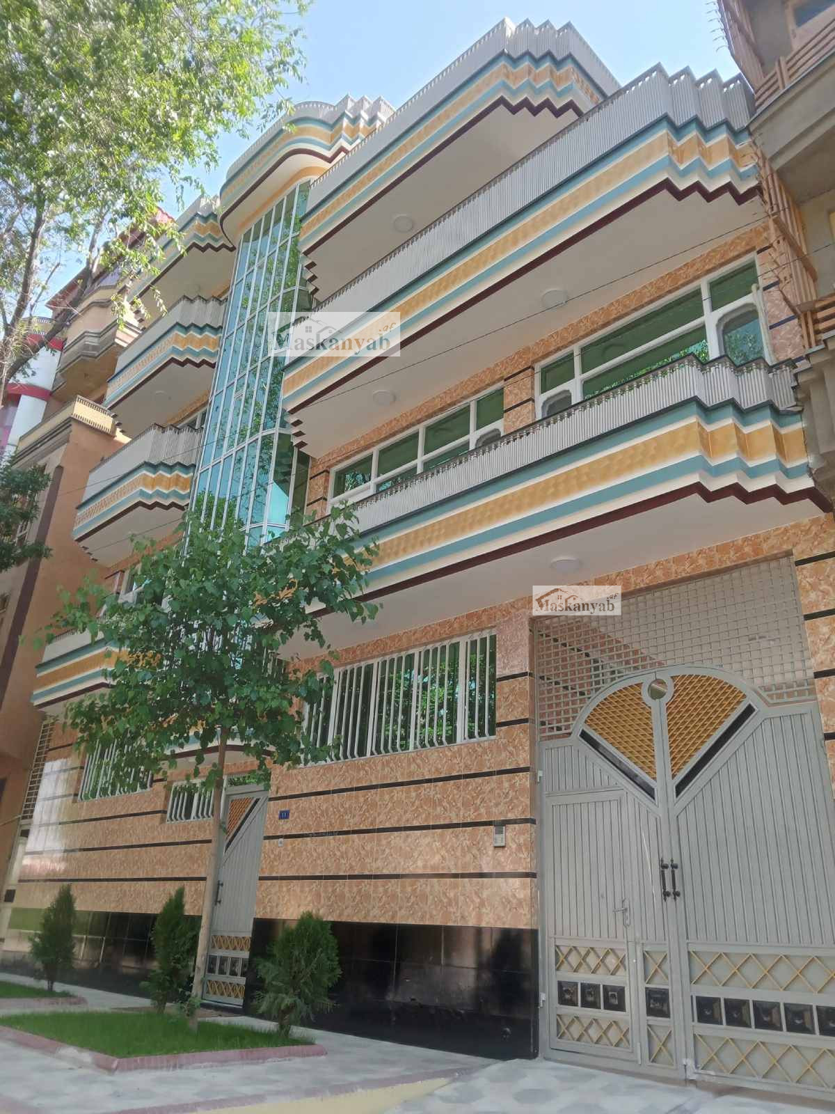 Three-and-half-floor house for sale in Traffic Square