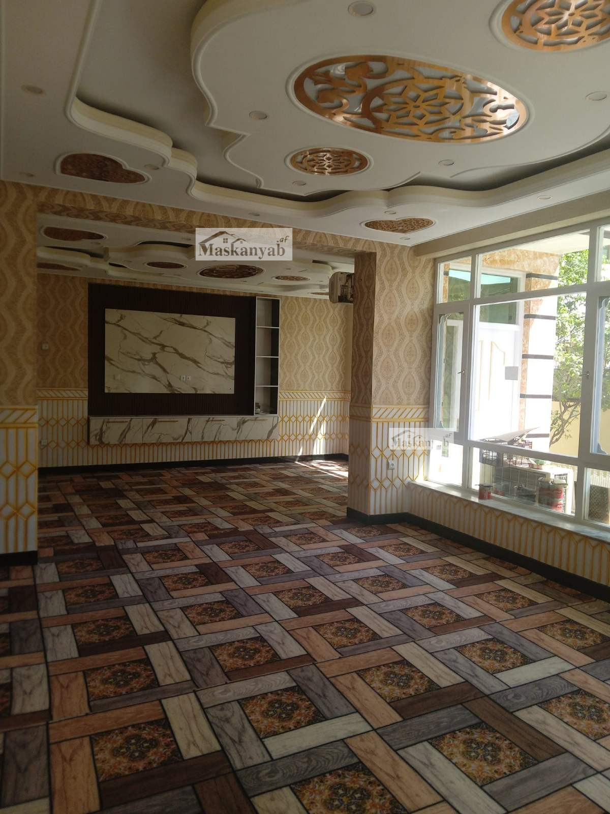 Three-and-half-floor house for sale in Traffic Square
