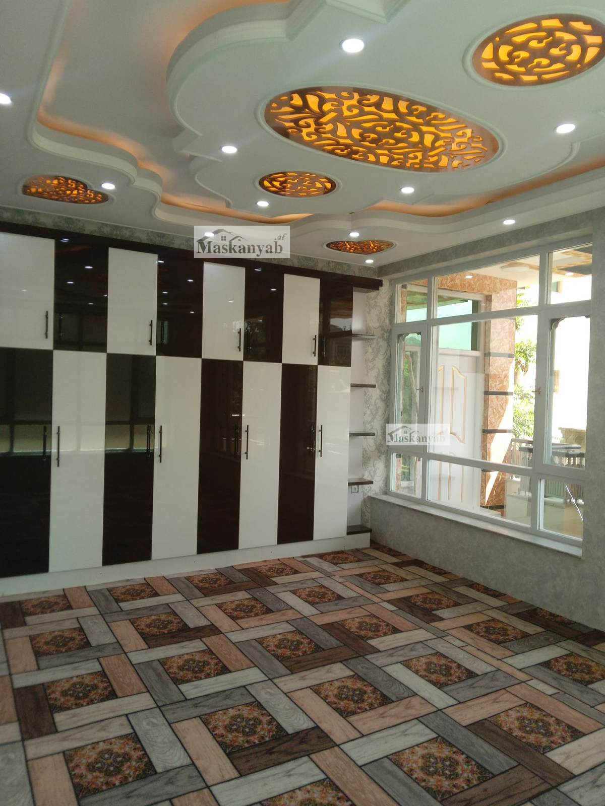 Three-and-half-floor house for sale in Traffic Square
