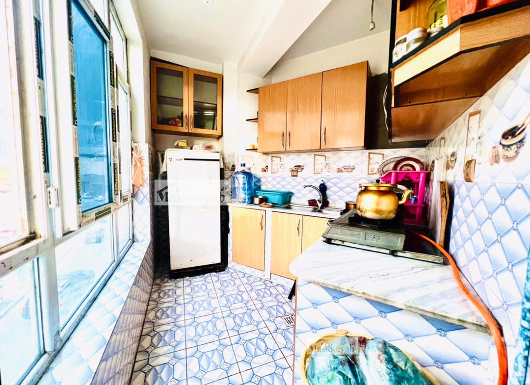 Three-room apartment for mortgage in Shahr-e New
