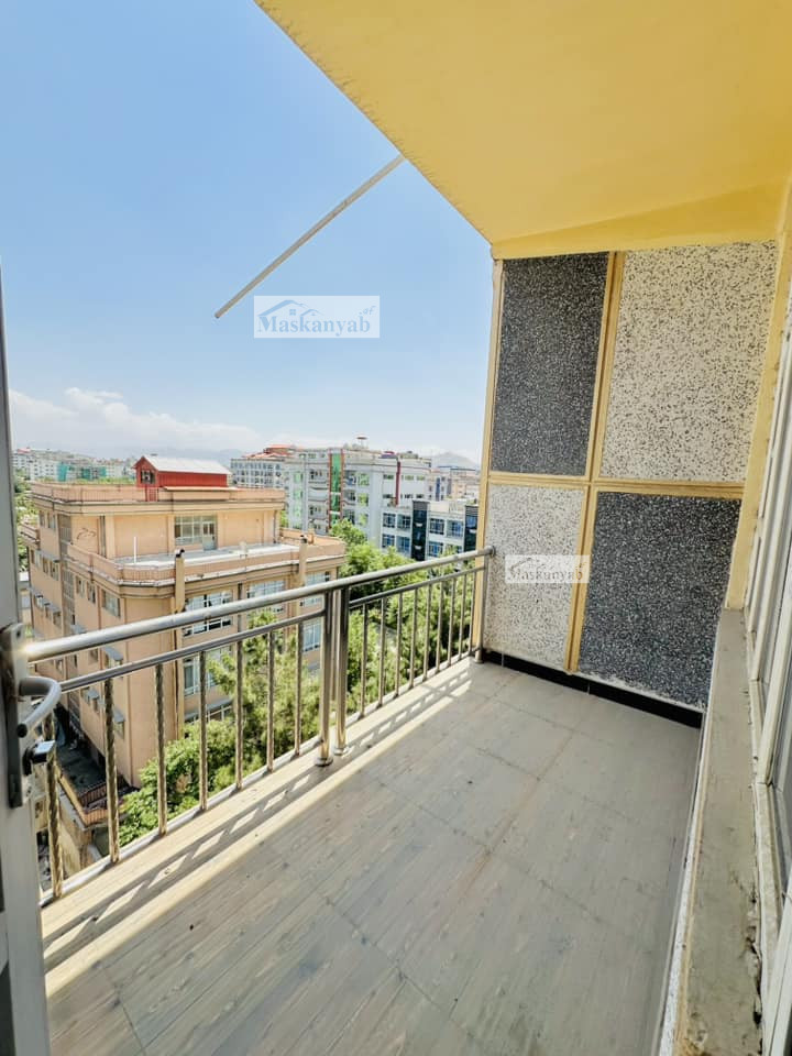 Four-room apartment for sale between the 4th and 5th Street