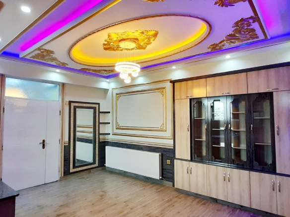 Four-room apartment for sale in front of Salim Karawan Block