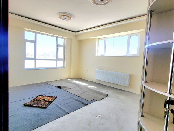 Four-room apartment for sale in Taimani Project, Kabul